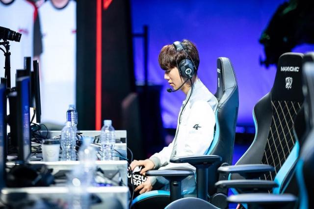 LPL Ale直播喷营销号带中上决裂节奏，却被营销号反喷像个文盲