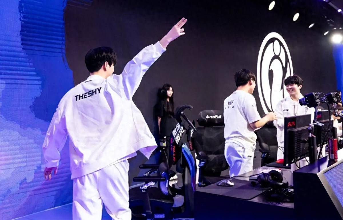 3月31日，传奇选手Faker 即将降临赛场！[打call] 从天才中单到不死魔王，出道十年，Faker选手为我们带来无数惊艳与震撼！